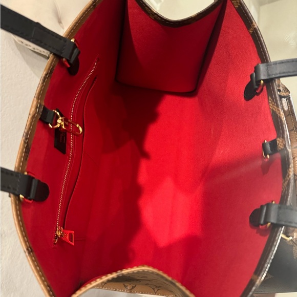 Louis Vuitton OnTheGo Tote/ Medium size in perfect condition like new. - Picture 5 of 14